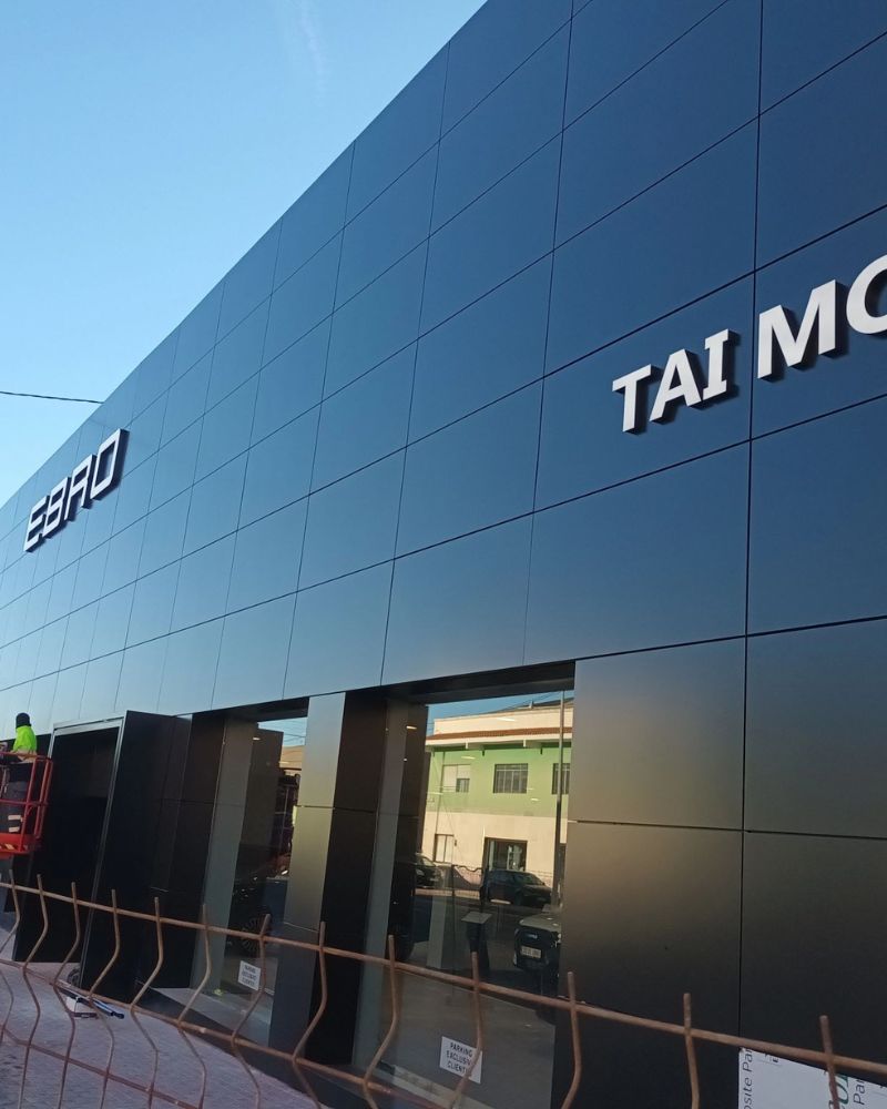 EBRO1 - Aludecor EBRO automotive dealership in Spain