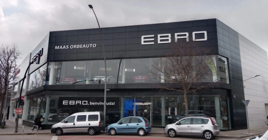 Modern commercial building with aluminum composite panel facade demonstrating architectural ACM cladding applications